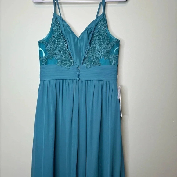 AZAZI NWT LONG WOMANS FORMAL DRESS - Picture 9 of 13